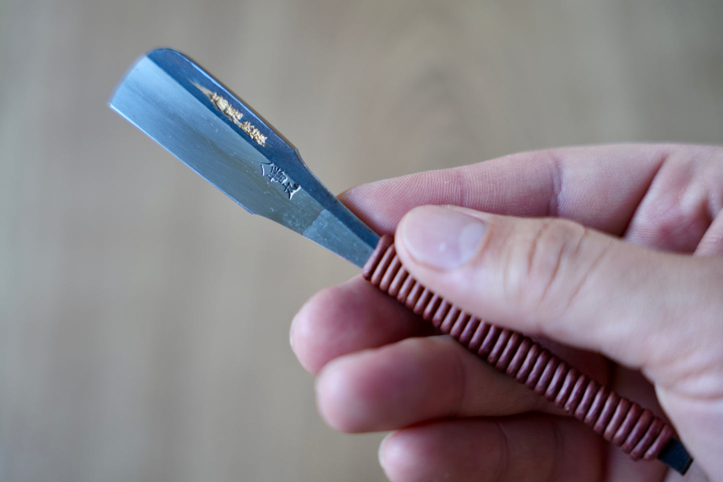Yahatamaru・八幡丸・Vintage NOS Japanese Straight Razor Kamisori with Leather Thread Handle Wrapping and Handmade Hinoki Wood Box