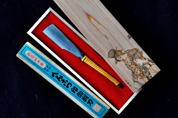 NOS Henkotsu Kamisori ・へんこつ・ Restored Vintage Japanese Straight Razor Kamisori・Rattan Handle Wrapping and Handmade Hinoki Wood Box