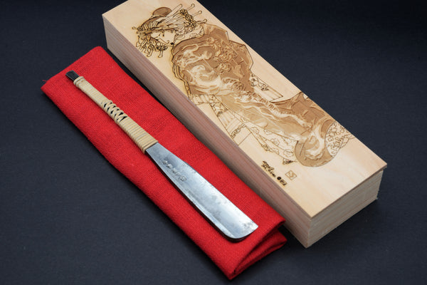 Shin Matsubara・信松原・Kamisori ・Restauriertes japanisches Rasiermesser im Vintage-Stil・Umhüllung mit Rattangriff・Handgefertigte Hinoki-Holzkiste