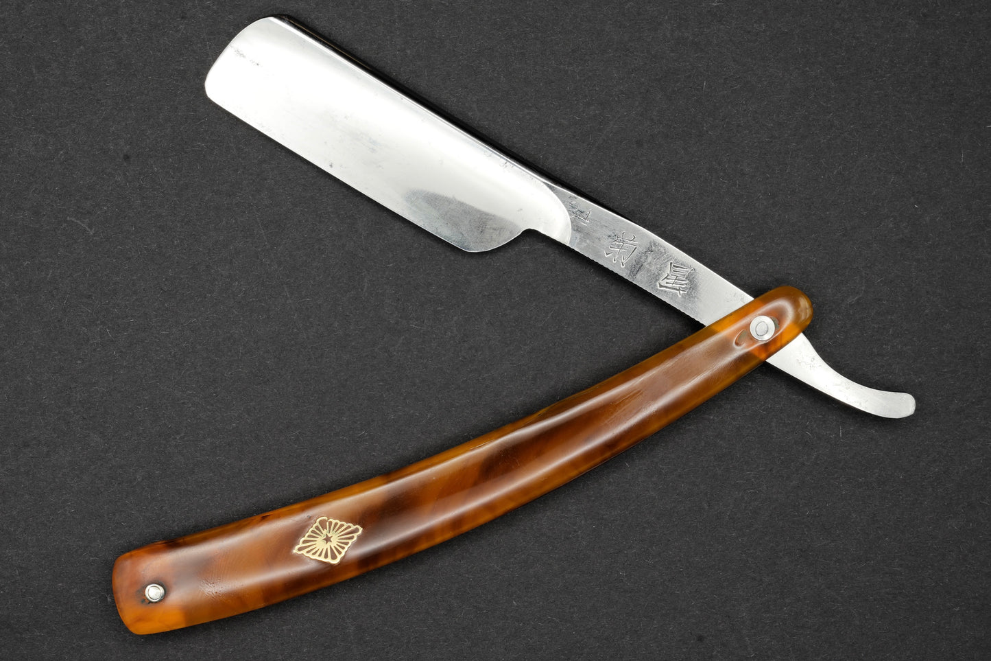 Kikuboshi・菊星・Western Style Vintage Japanese Razor - asymmetrical grind - 2