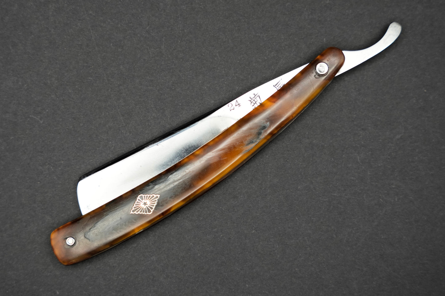 Kikuboshi・菊星・Western Style Vintage Japanese Razor - asymmetrical grind