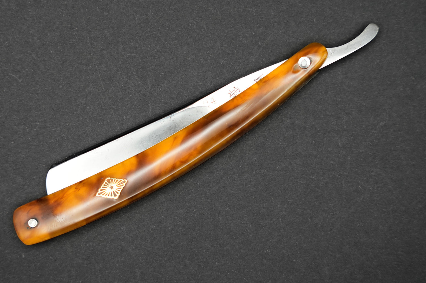 Kikuboshi・菊星・Western Style Vintage Japanese Razor - asymmetrical grind - 2