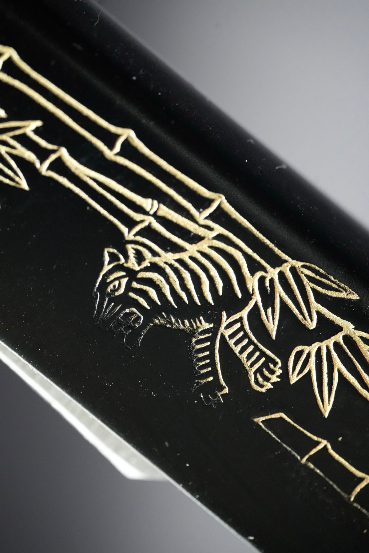 Nagao - Japanese Folding Knife - Higonokami - Tiger in the Woods - Black