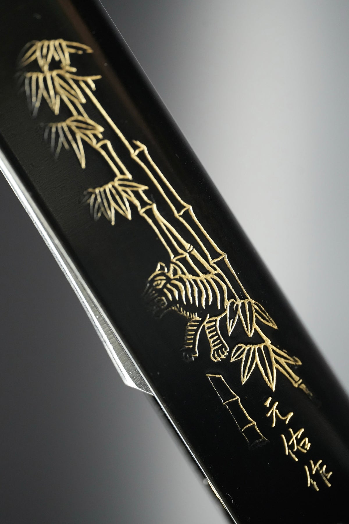 Nagao - Japanese Folding Knife - Higonokami - Tiger in the Woods - Black