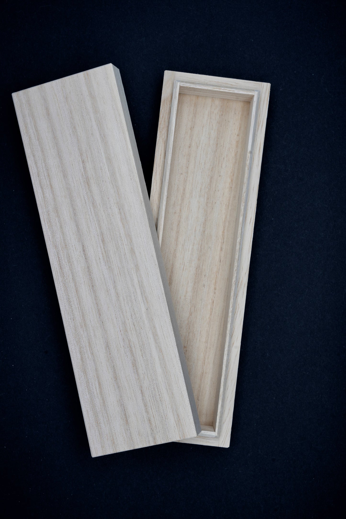 Pikka・ピッカ・Restored Vintage Japanese Straight Razor・Tamahagane・ and Handmade Paulownia Box