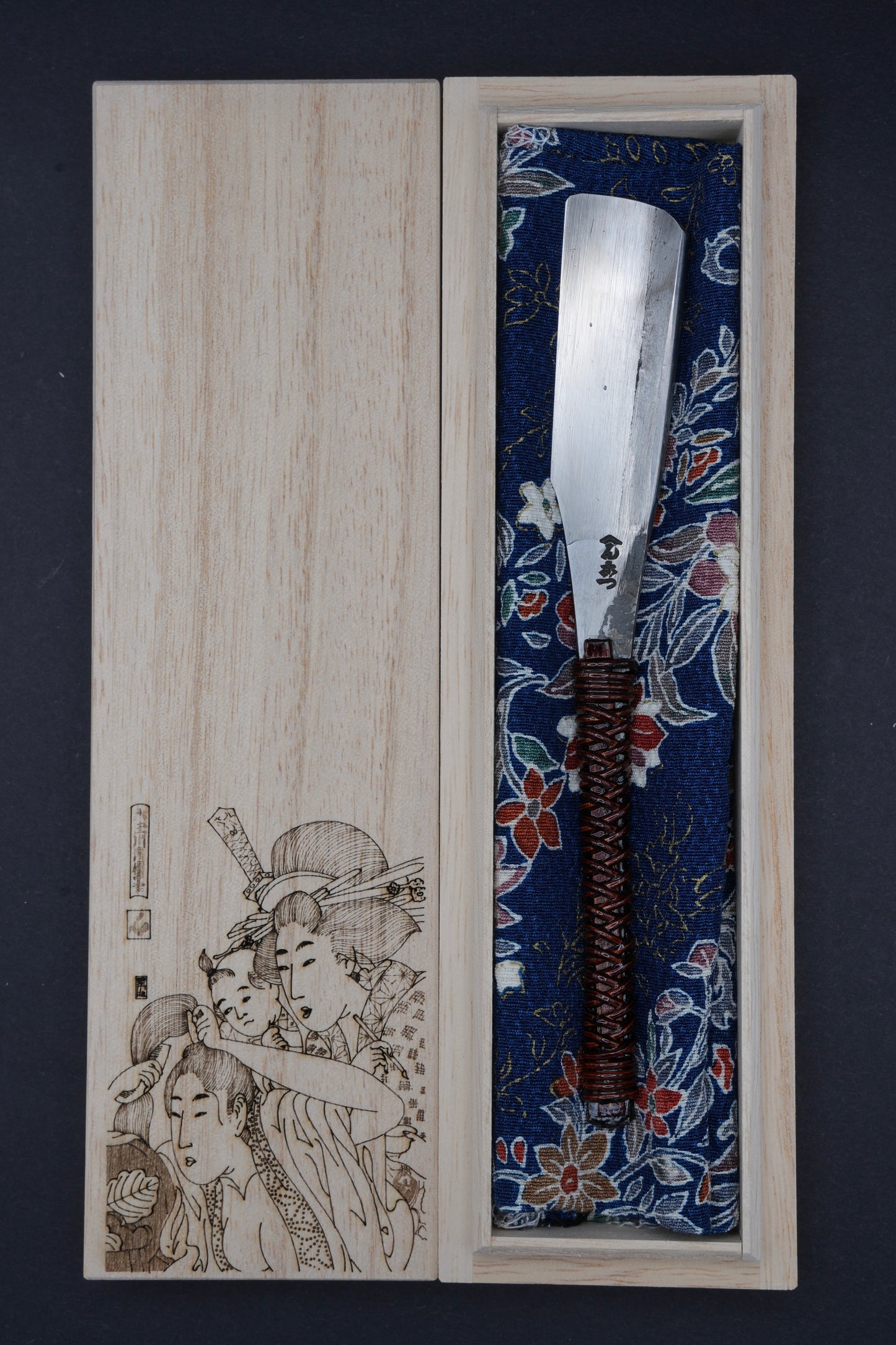 Henkotsu・ へんこつ・ Vintage Japanese Straight Razor ・ Kamisori with Paulownia Box