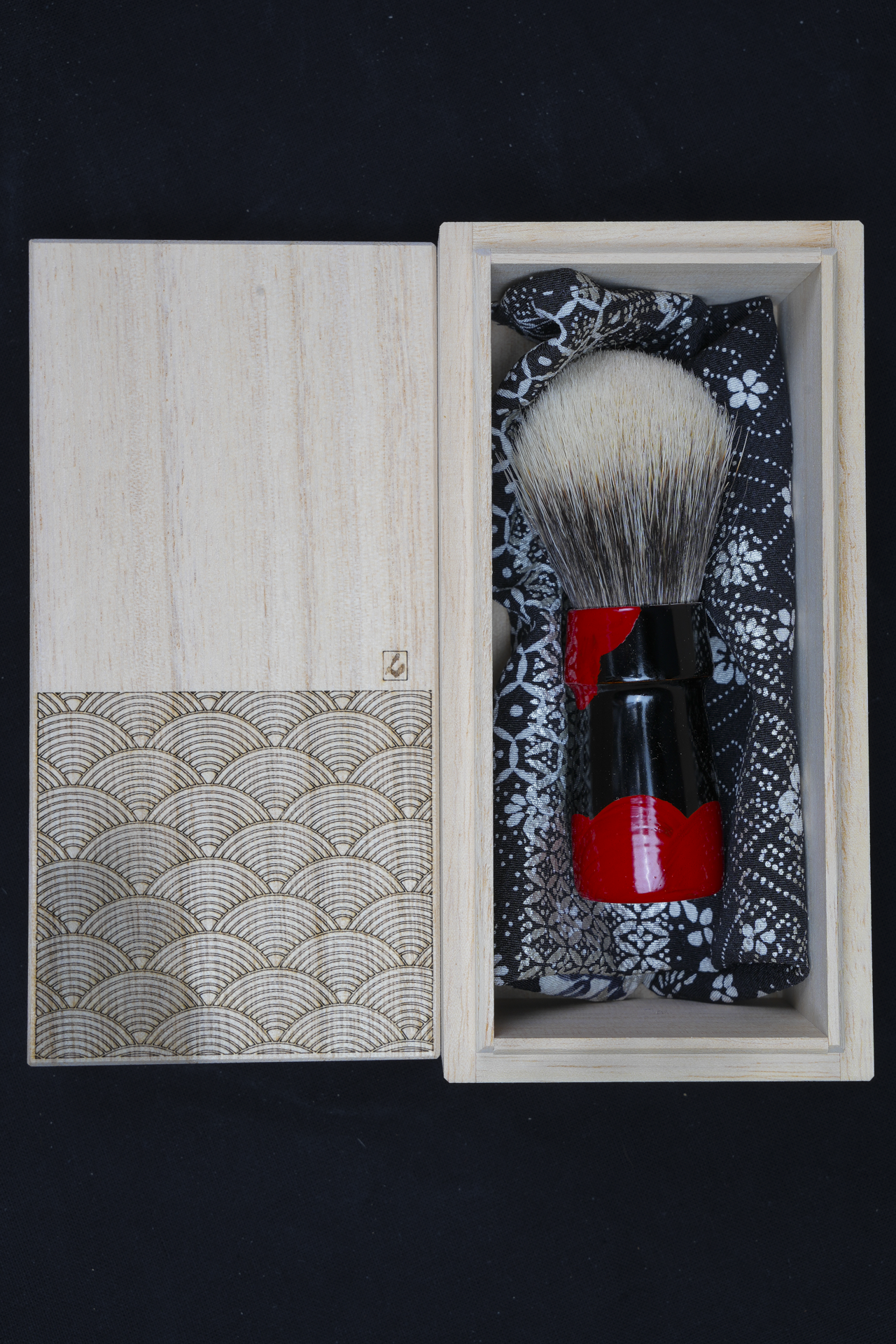 Blaireau en laque Urushi « Mer de sang »