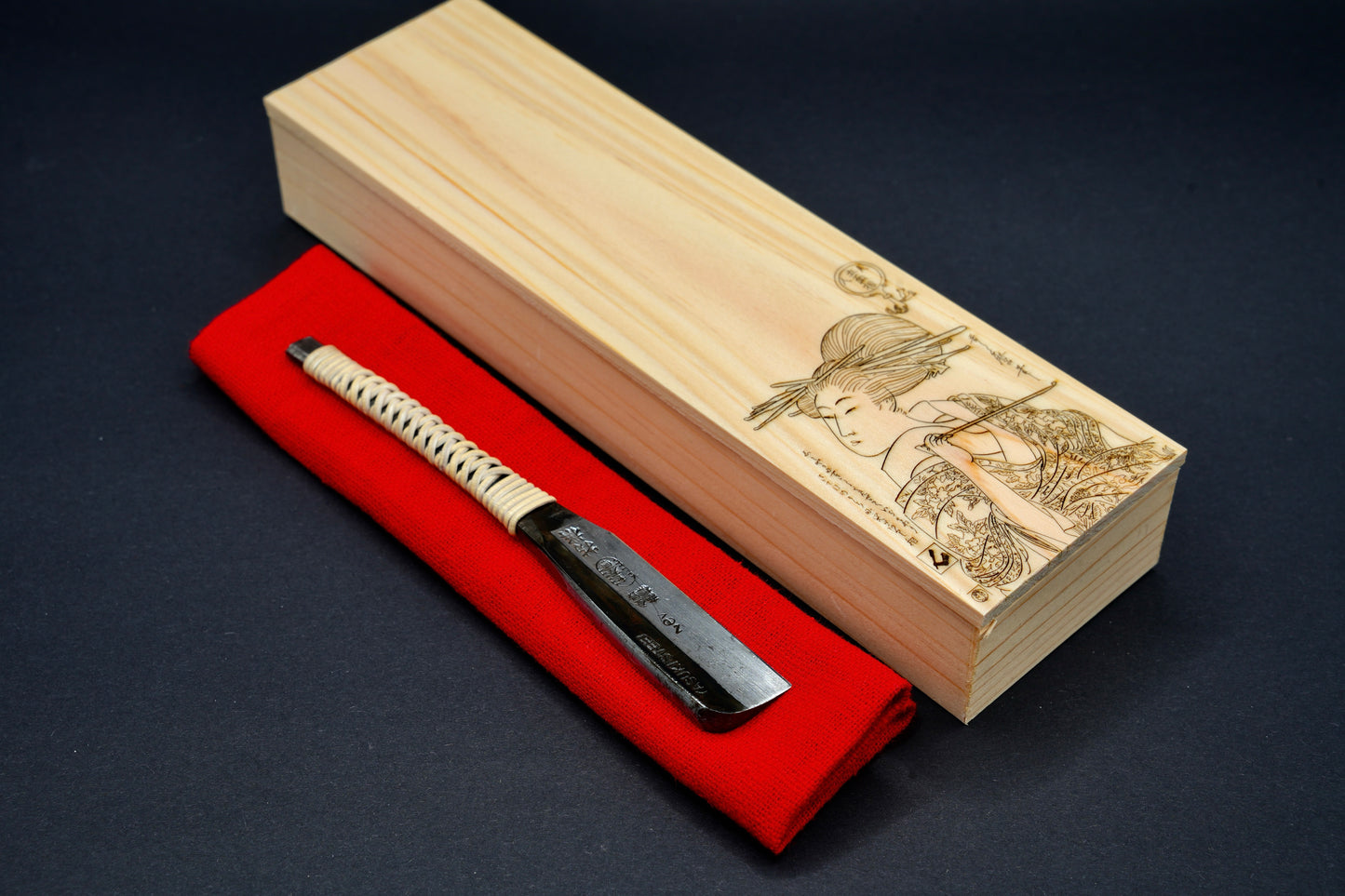 Senmanryo ・千万両・Vintage Japanese Straight Razor Kamisori with Rattan Handle Wrapping and Handmade Hinoki Wood Box