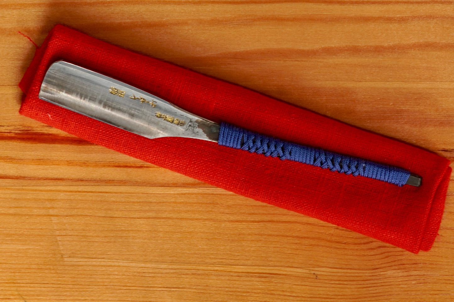 Tosuke Inoue・井上藤助・Vintage Japanese Straight Razor Kamisori Golden Kanji with Blue Silk Thread Handle Wrapping and Handmade Hinoki Wood Box