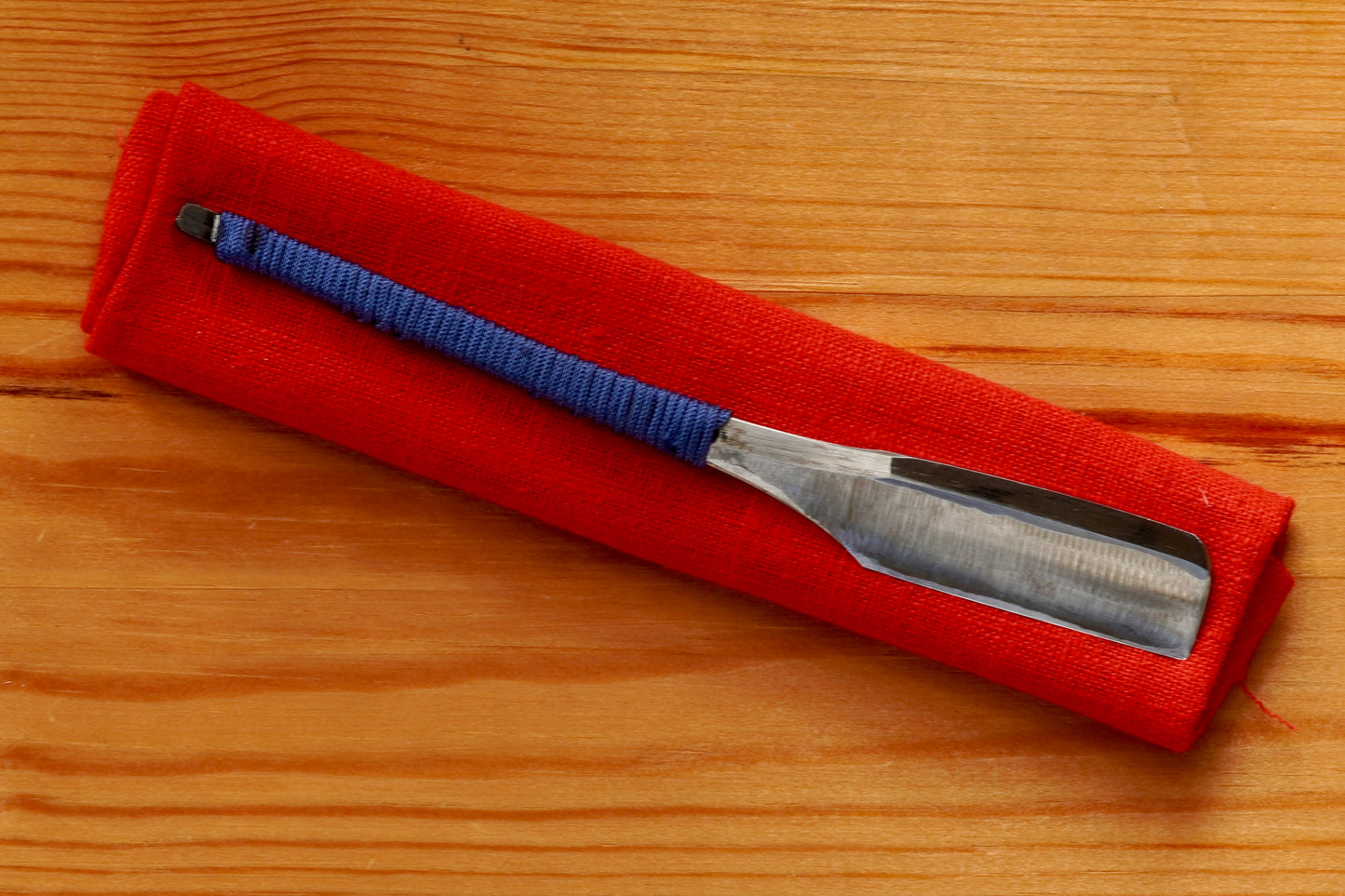 Tosuke Inoue・井上藤助・Vintage Japanese Straight Razor Kamisori Golden Kanji with Blue Silk Thread Handle Wrapping and Handmade Hinoki Wood Box