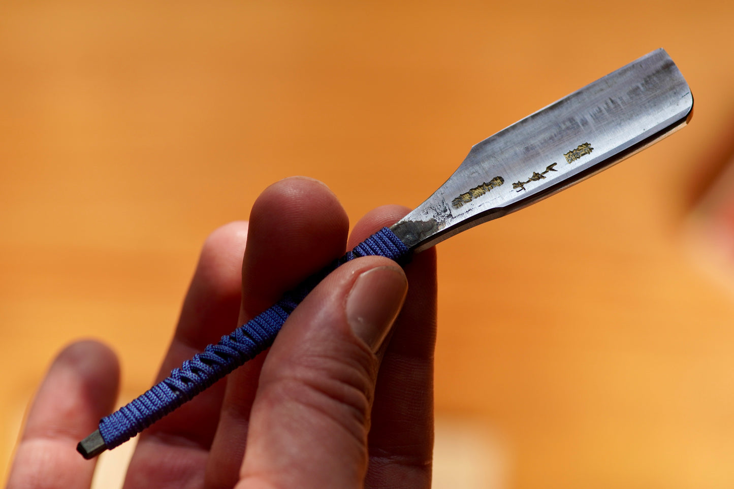 Tosuke Inoue・井上藤助・Vintage Japanese Straight Razor Kamisori Golden Kanji with Blue Silk Thread Handle Wrapping and Handmade Hinoki Wood Box