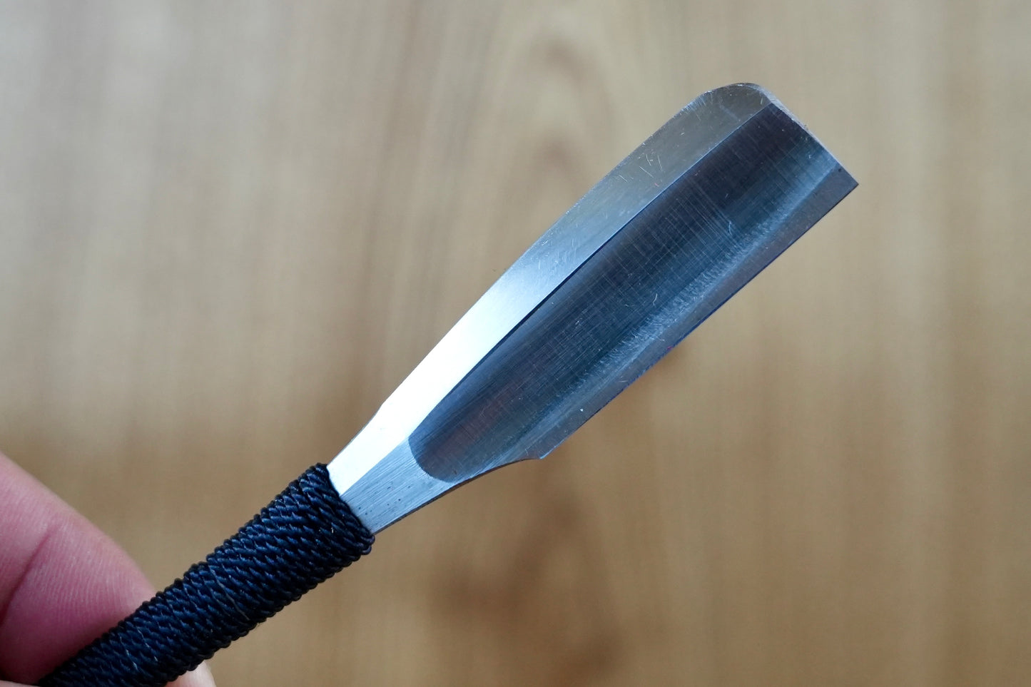 Kotobukiou・寿王・Vintage Japanese Straight Razor Kamisori with Black and White Silk Thread Handle Wrapping and Handmade Hinoki Wood Box