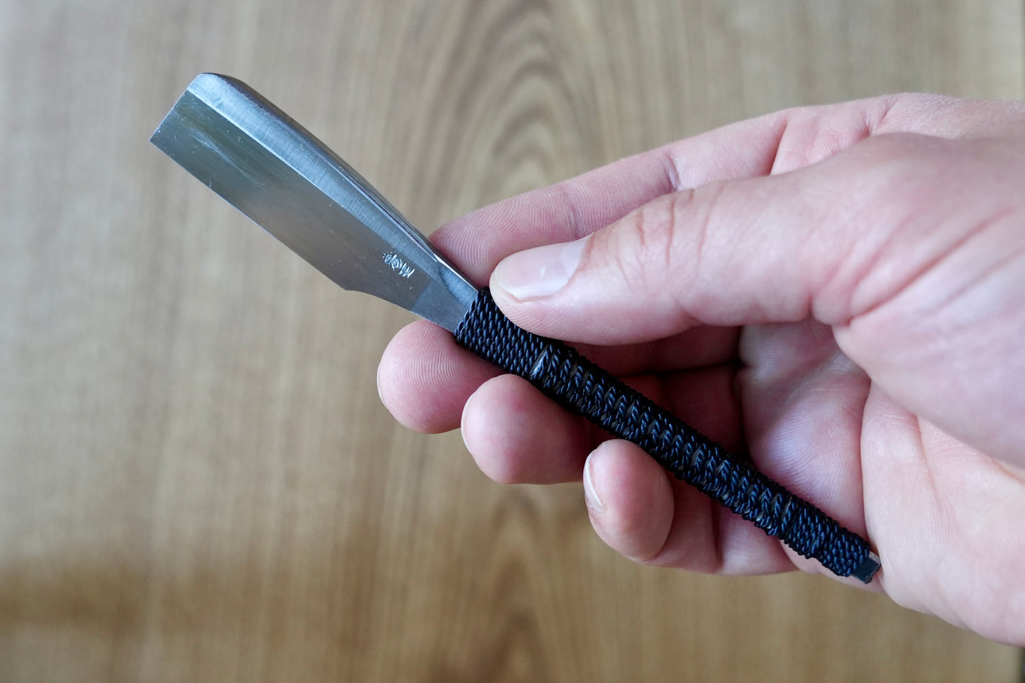 Kotobukiou・寿王・Vintage Japanese Straight Razor Kamisori with Black and White Silk Thread Handle Wrapping and Handmade Hinoki Wood Box