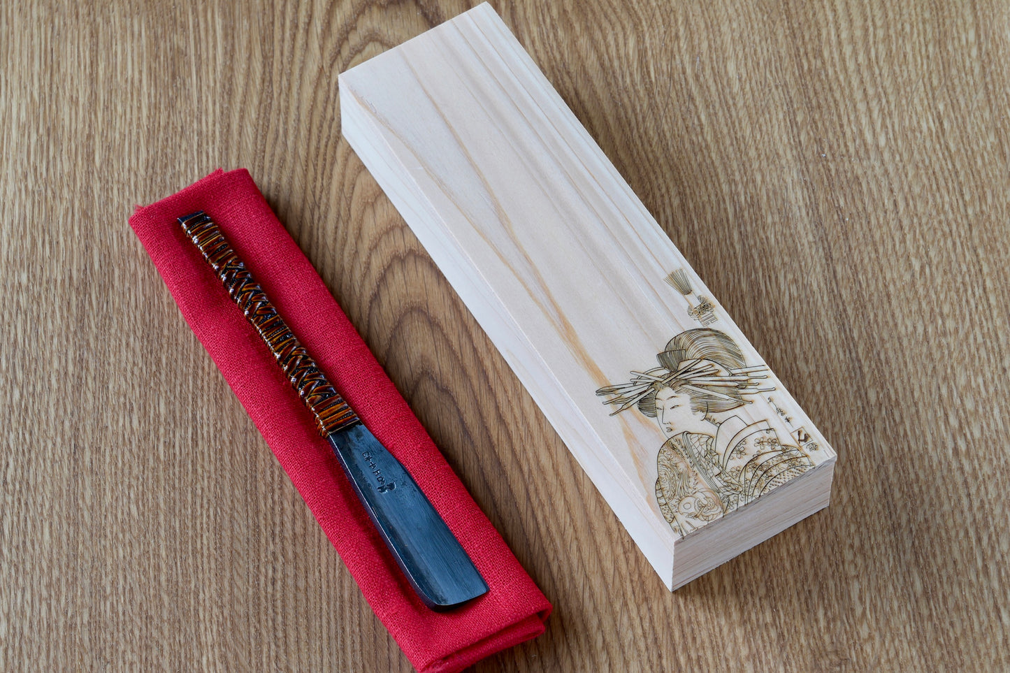 Senkichi・千吉・Vintage Japanese Straight Razor Kamisori with Urushi Lacquered Handle and Handmade Hinoki Wood Box