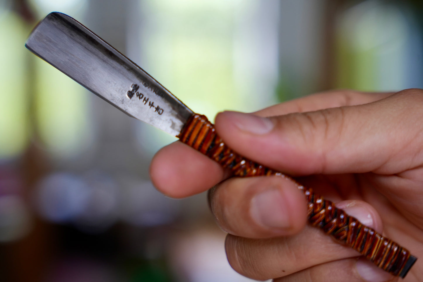 Senkichi・千吉・Vintage Japanese Straight Razor Kamisori with Urushi Lacquered Handle and Handmade Hinoki Wood Box