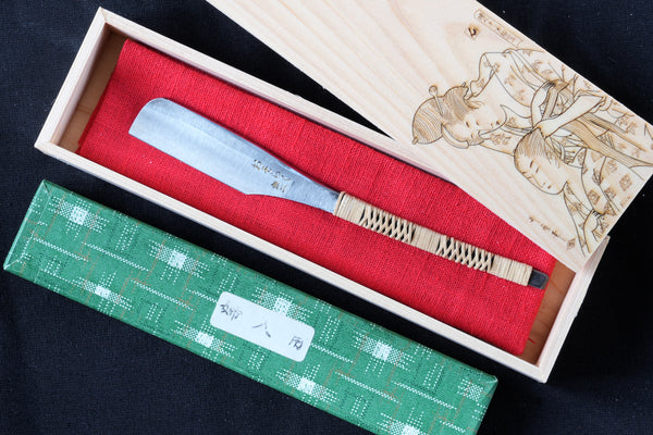 NOS Osoraku おそらく, kanji dorati, rasoio a mano libera giapponese vintage restaurato, rivestimento del manico in pelle e scatola in legno di hinoki fatta a mano
