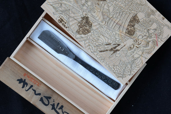 Raro Kiku Hidari・きくひだり・kamisori in tamahagane・rasoio a mano libera giapponese vintage restaurato・NOS New Old Stock・manico in sakura・scatola in legno di hinoki fatta a mano