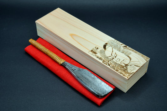 Großer Tsurayuki ・つらゆき・Kamisori, restauriertes Vintage-Rasiermesser Kamisori mit Rattangriffumwicklung, Seideneinlage und handgefertigter Hinoki-Holzbox