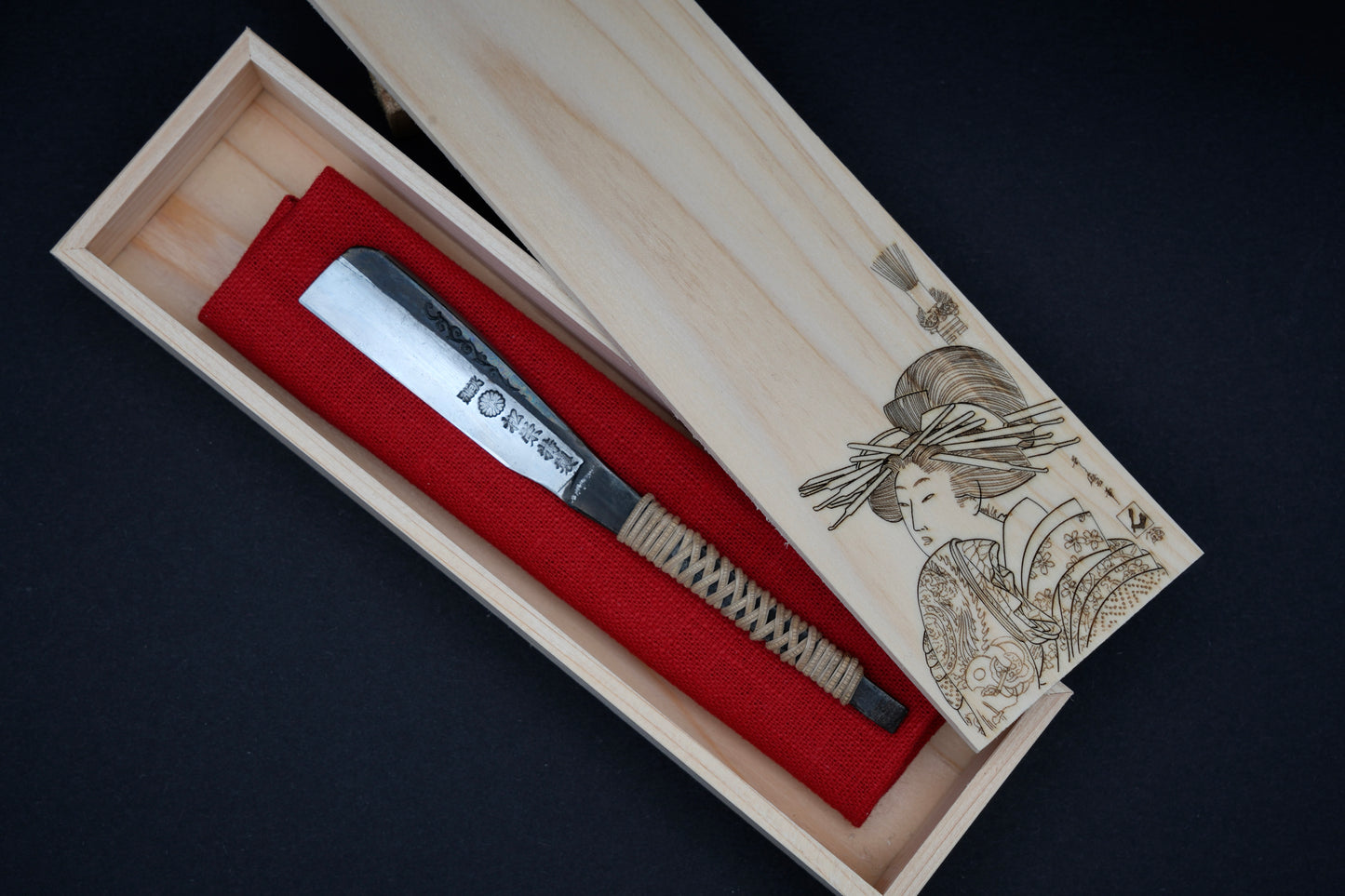 Matsue ・松栄・Vintage Japanese Straight Razor Kamisori with Rattan Handle Wrapping and Handmade Hinoki Wood Box