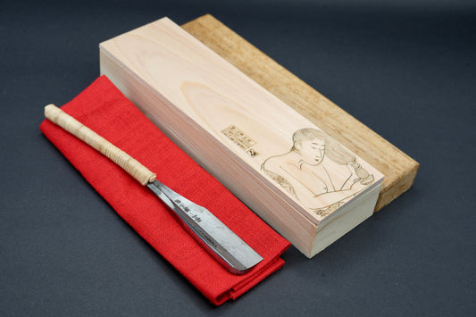 Großer Tsurayuki ・つらゆき・Kamisori, restauriertes Vintage-Rasiermesser Kamisori mit Rattangriffumwicklung, Seideneinlage und handgefertigter Hinoki-Holzbox