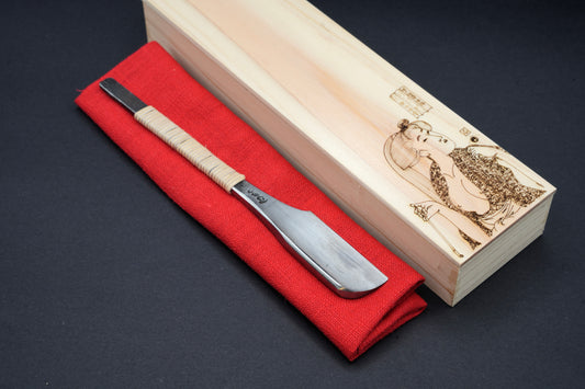 Henkotsu Kamisori ・ へんこつ ・Restauriertes japanisches Rasiermesser Kamisori im Vintage-Stil・Mit Leder umwickelter Griff und handgefertigter Hinoki-Holzbox (Kopie)