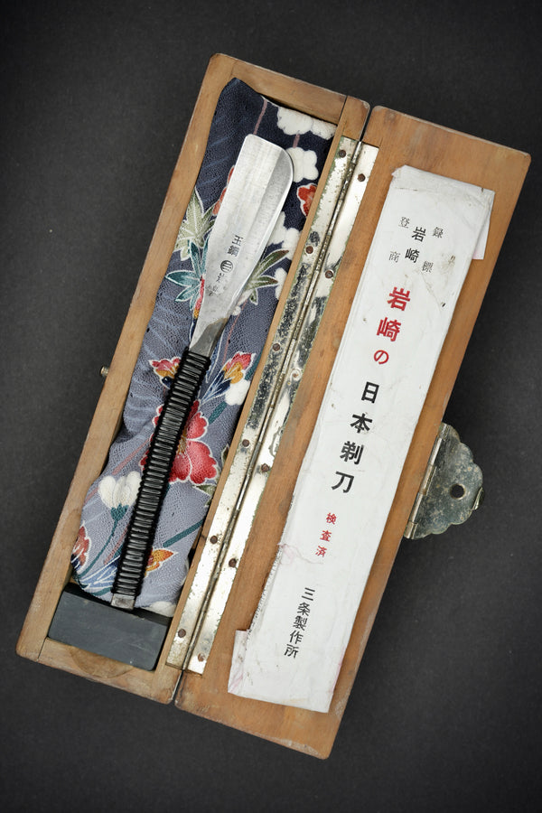 Iwasaki・岩崎・Tamahagane Kamisori