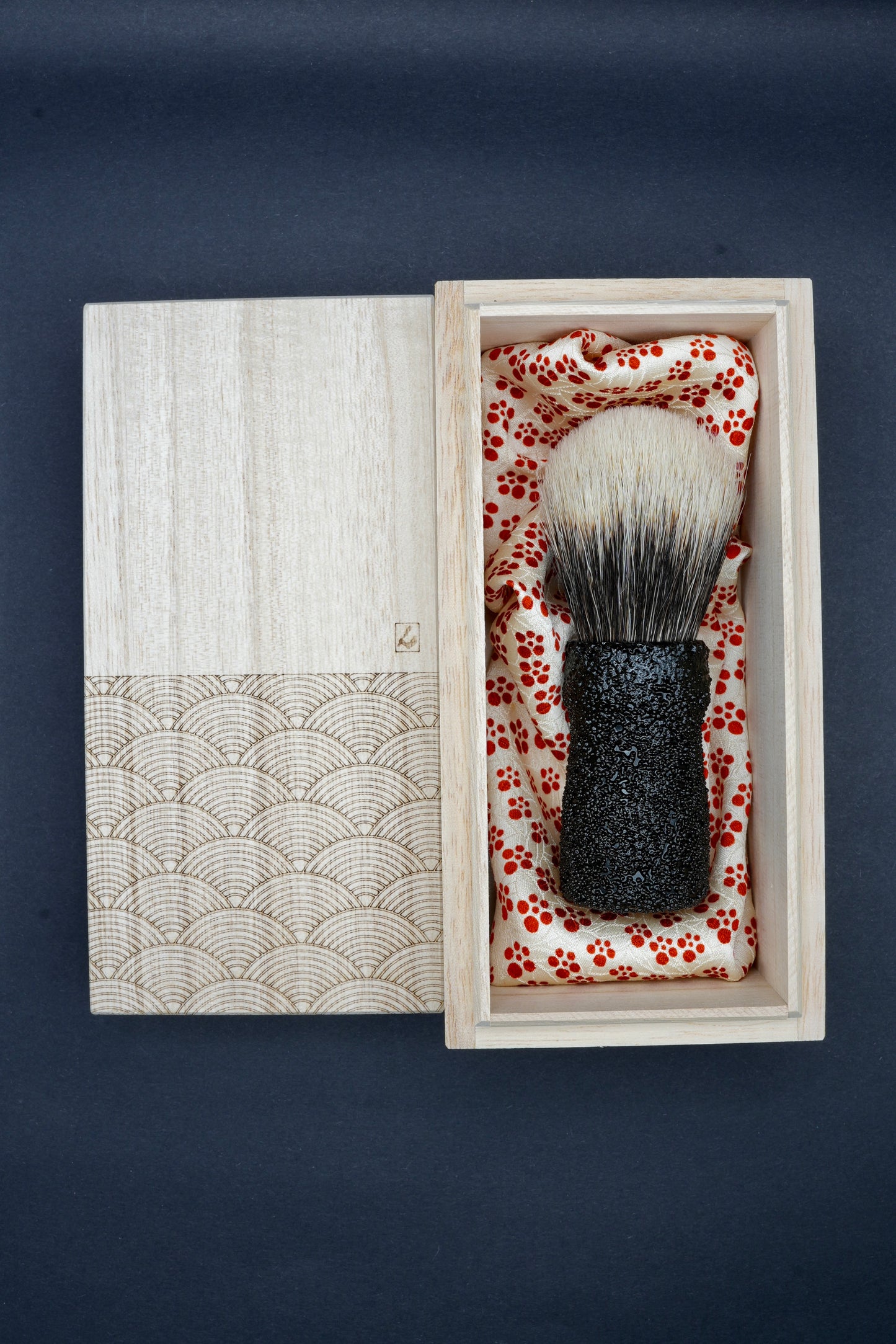 Urushi Shaving Brush "Hinageshi" with Cherry Wood Handle & Manchurian Badger Bristles - Paulownia Box