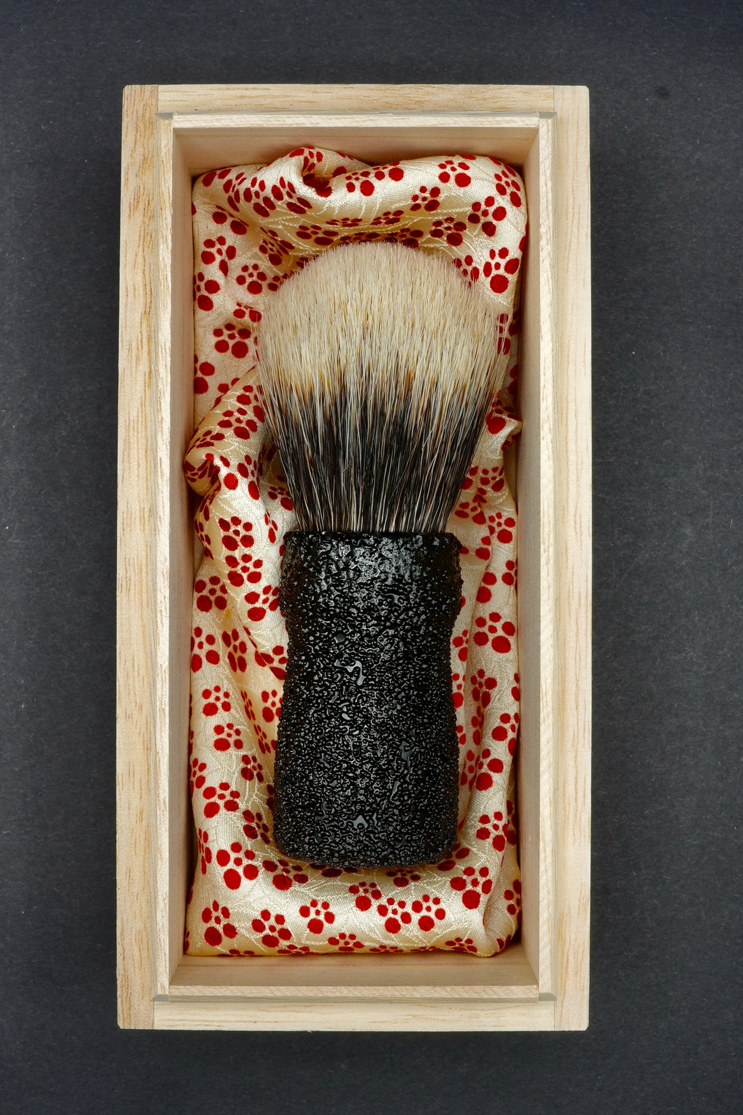 Urushi Shaving Brush "Hinageshi" with Cherry Wood Handle & Manchurian Badger Bristles - Paulownia Box