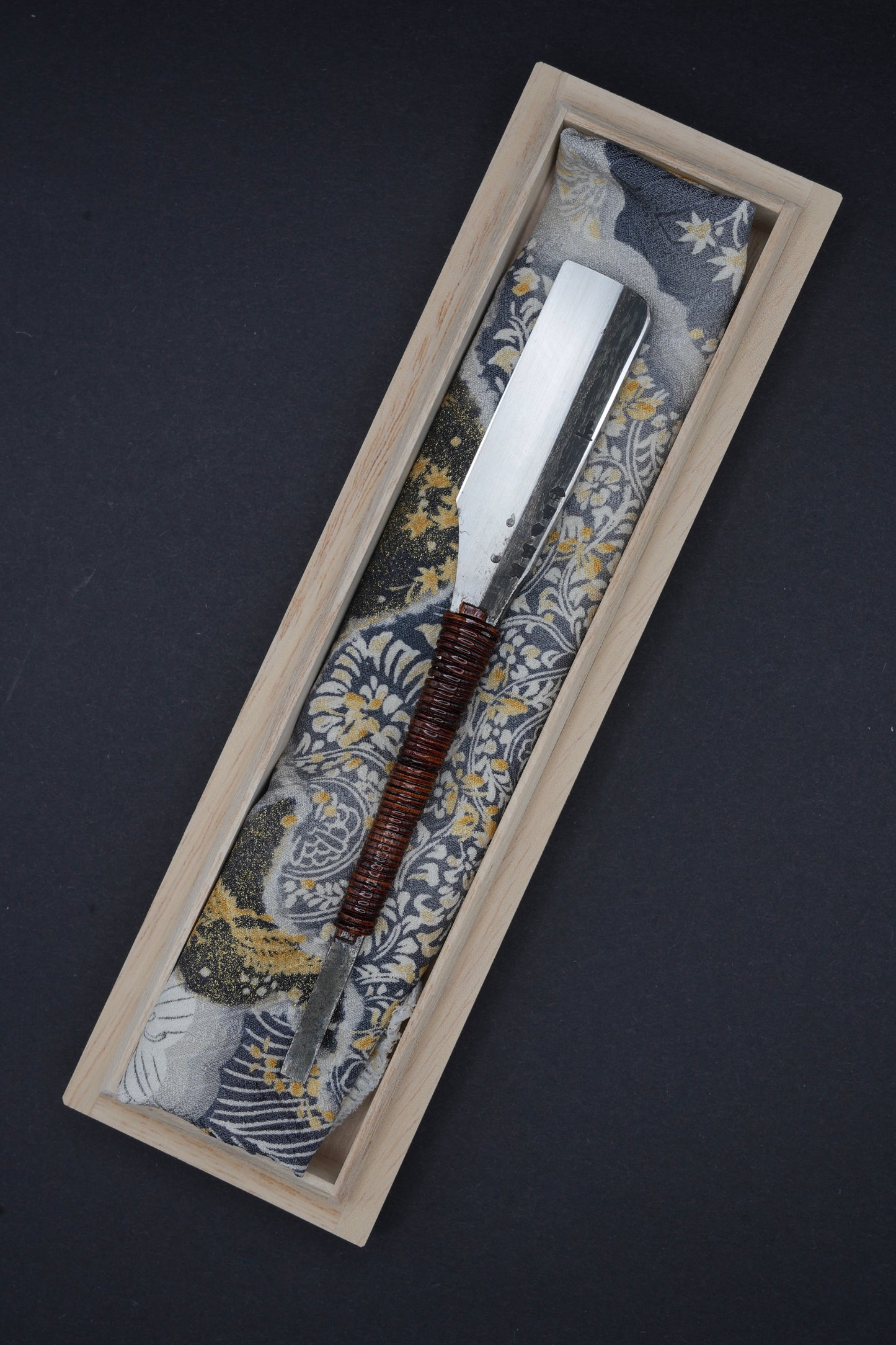 Yamamasa・ 山正・ Vintage Japanese Straight Razor ・ Kamisori with Paulownia Box