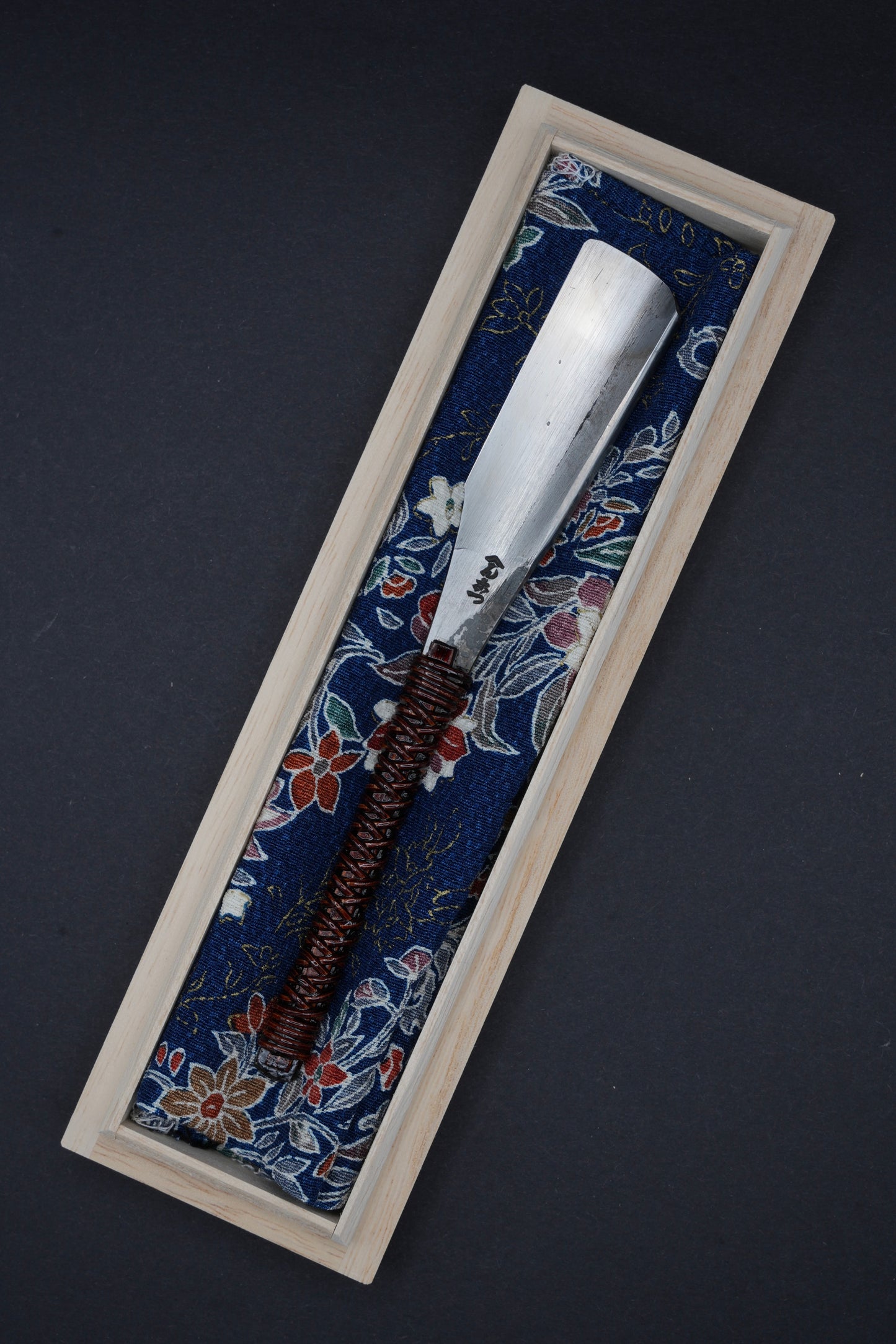 Henkotsu・ へんこつ・ Vintage Japanese Straight Razor ・ Kamisori with Paulownia Box