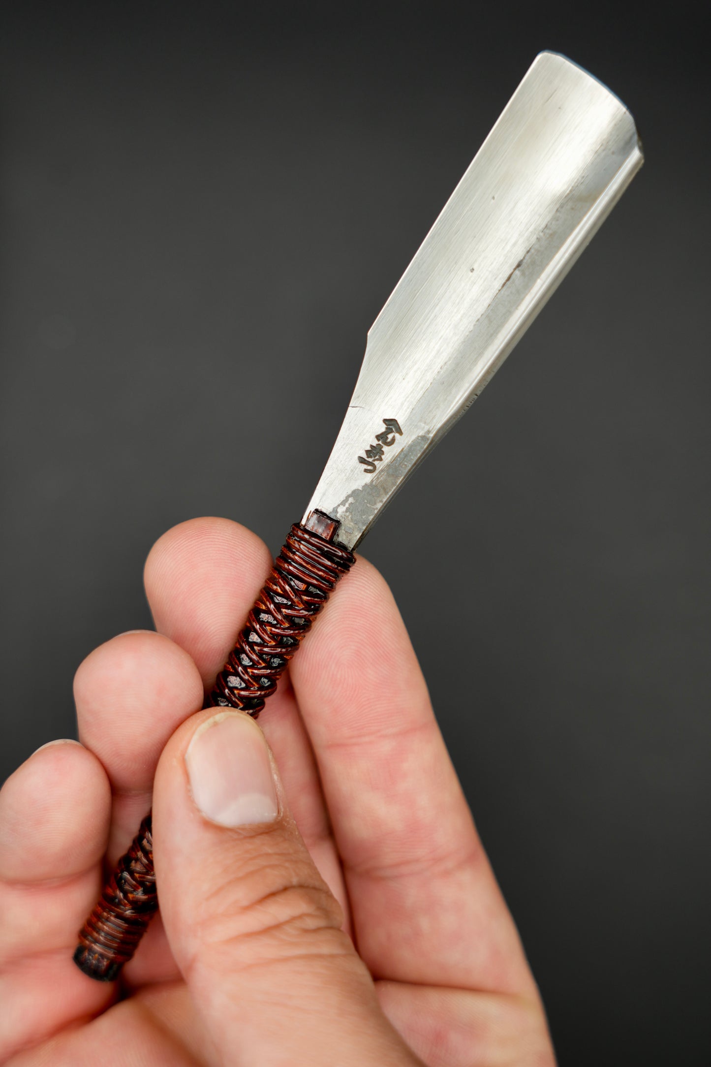 Henkotsu・ へんこつ・ Vintage Japanese Straight Razor ・ Kamisori with Paulownia Box