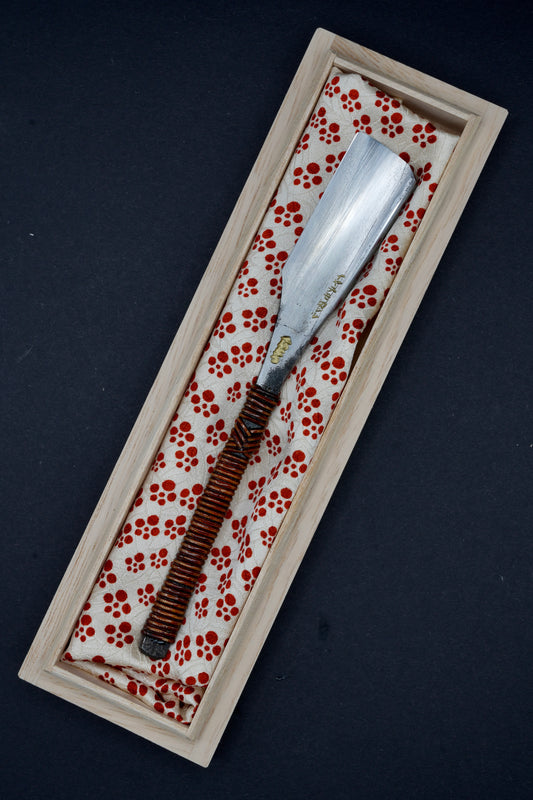 Henkotsu・ へんこつ・ Vintage Japanese Straight Razor ・ Kamisori with Paulownia Box