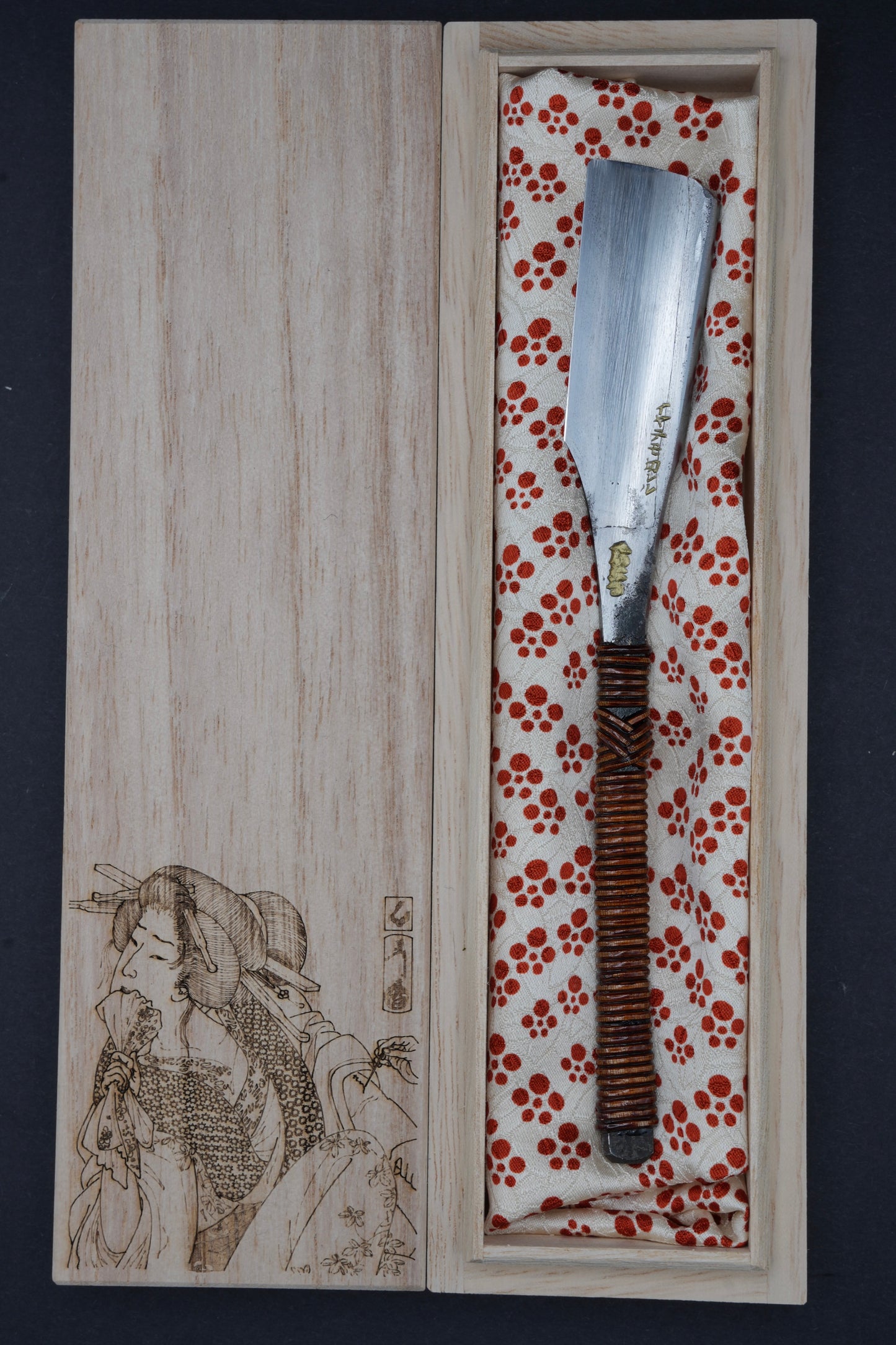 Henkotsu・ へんこつ・ Vintage Japanese Straight Razor ・ Kamisori with Paulownia Box