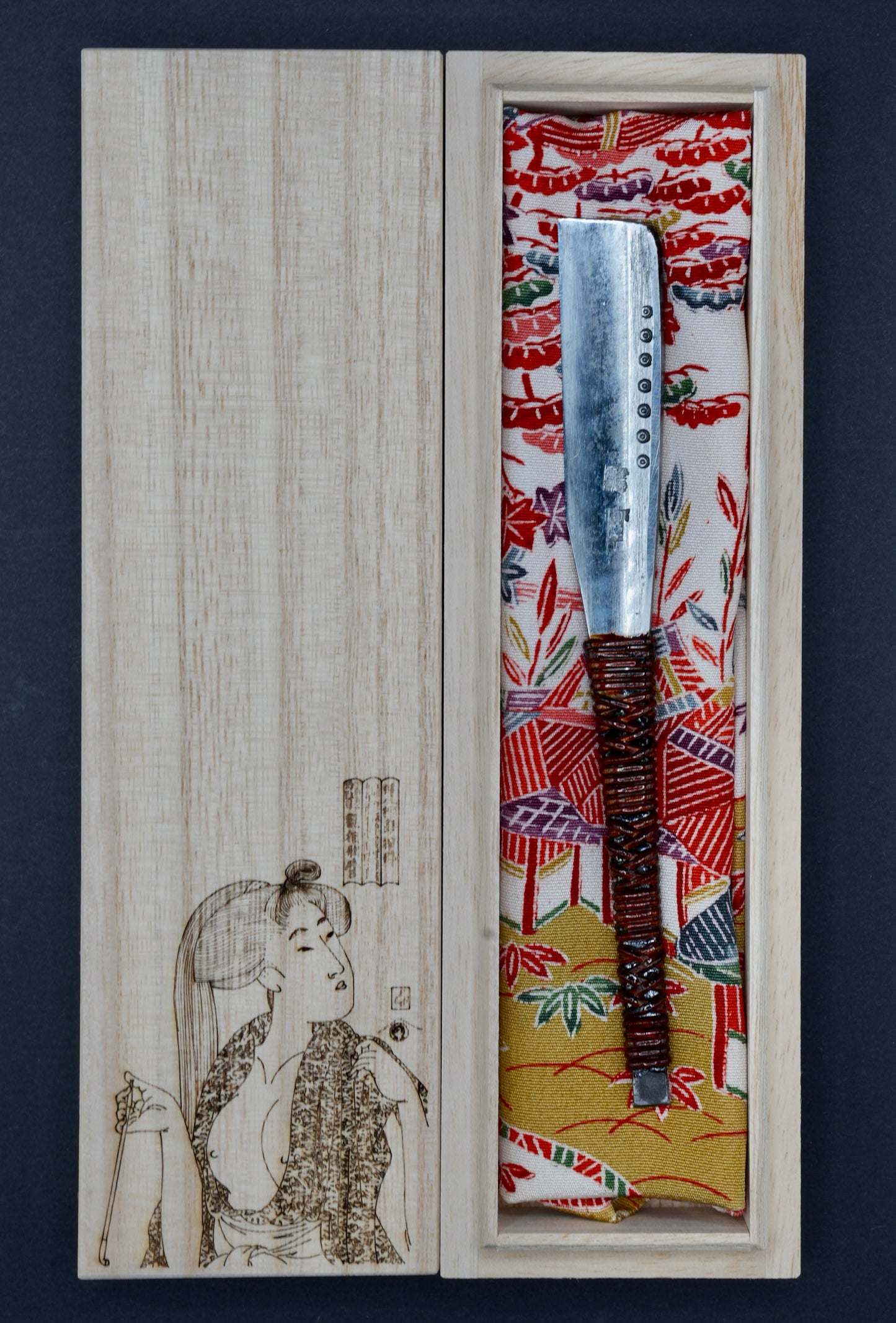 和陣・Wajin ・ Vintage Japanese Straight Razor ・ Kamisori with Paulownia Box