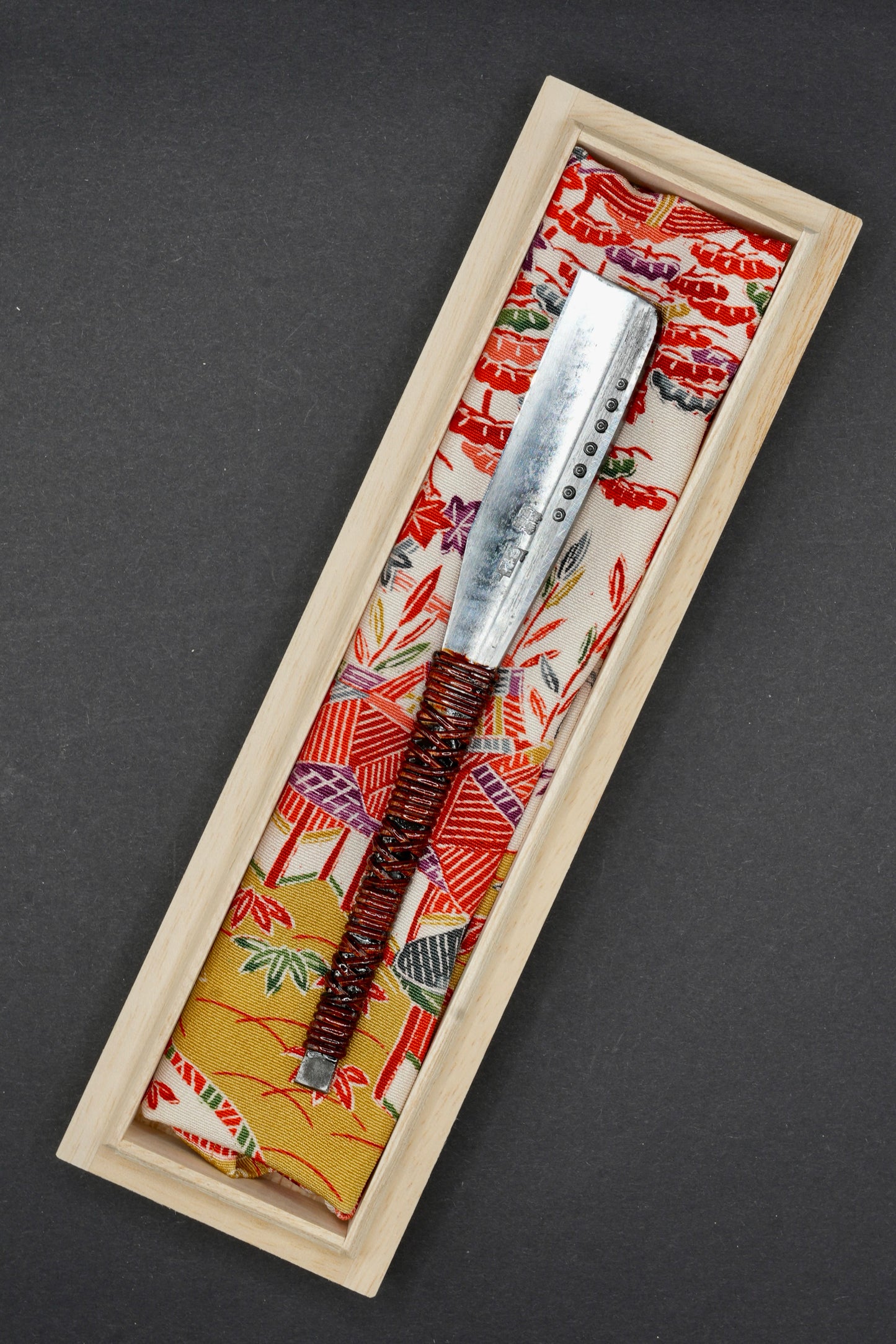 和陣・Wajin ・ Vintage Japanese Straight Razor ・ Kamisori with Paulownia Box