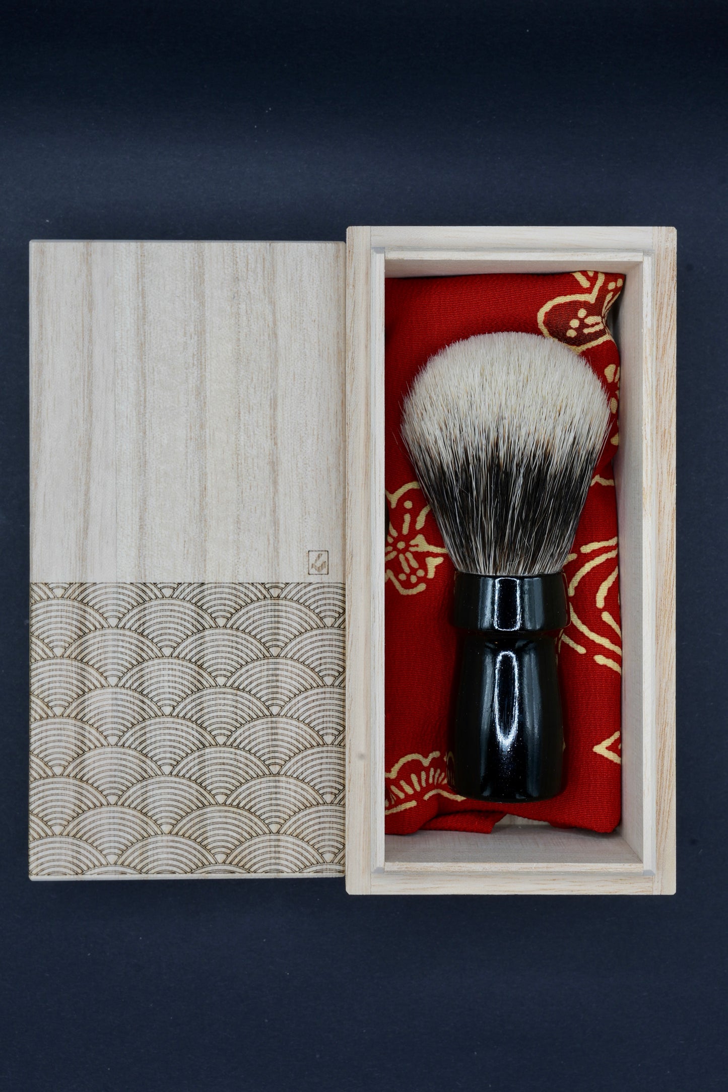 Urushi Shaving Brush "Kuroi" with Cherry Wood Handle & Manchurian Badger Bristles - Paulownia Box