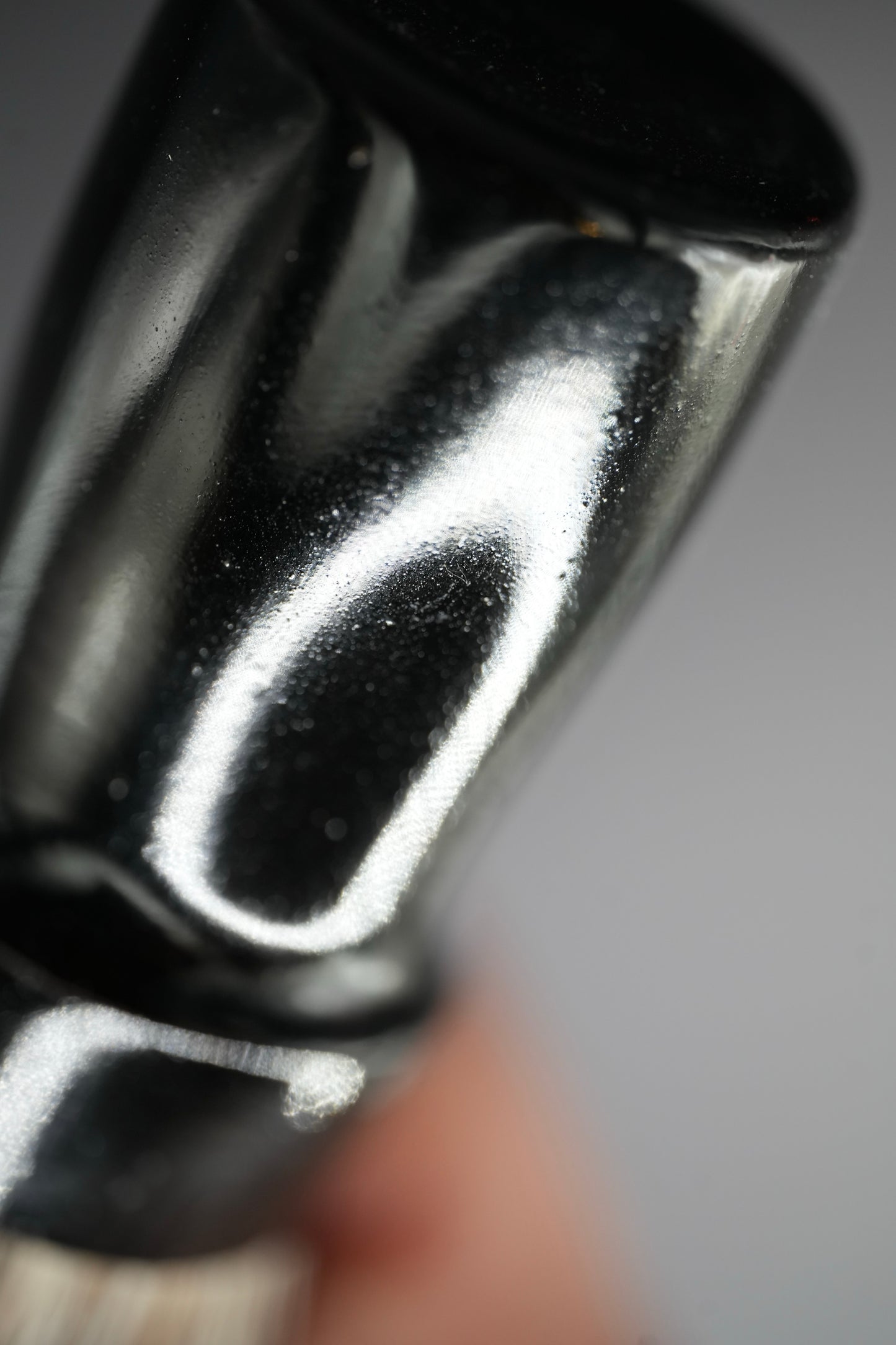 Urushi Shaving Brush "Kuroi" with Cherry Wood Handle & Manchurian Badger Bristles - Paulownia Box