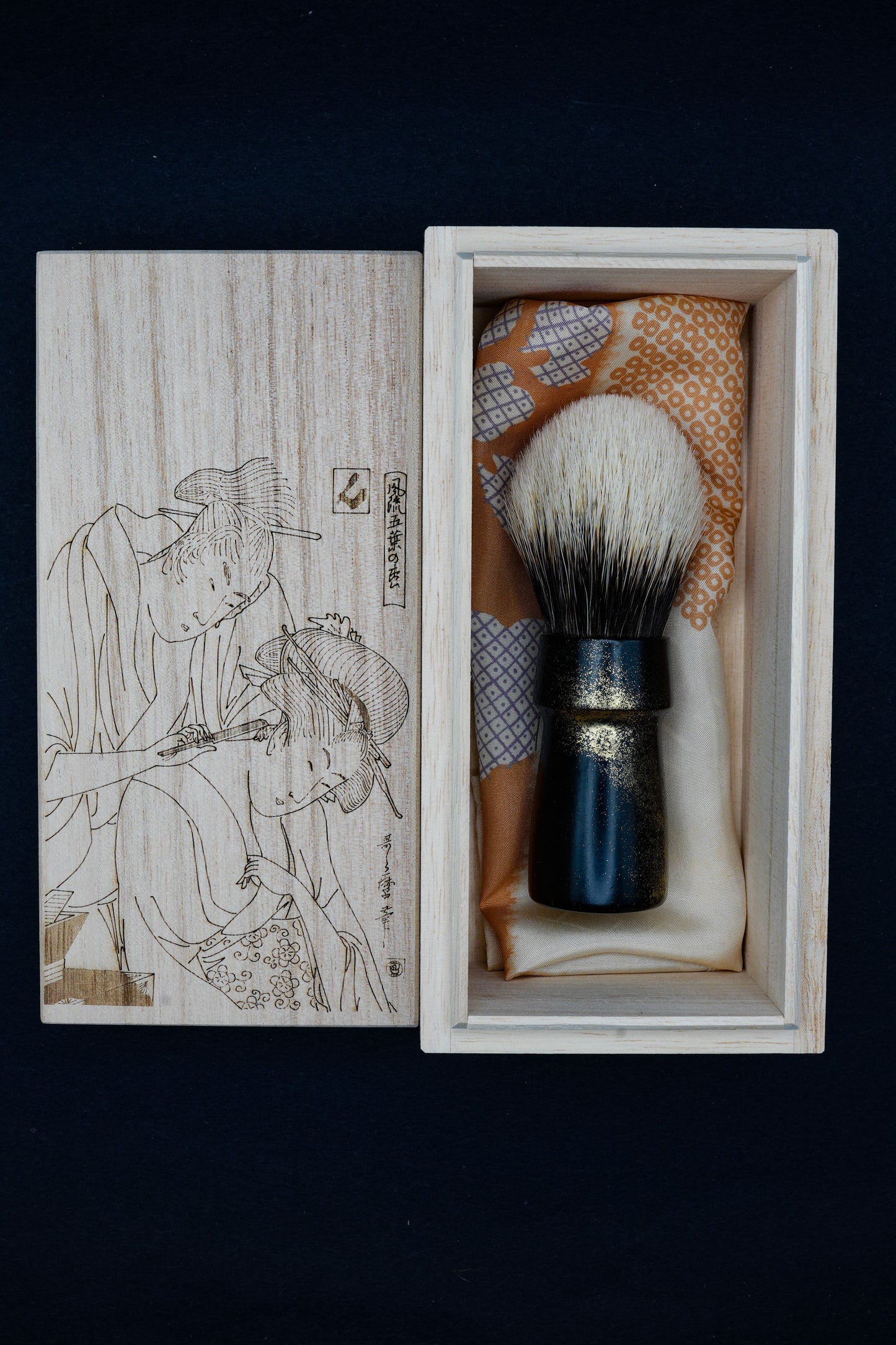 Pinceau de rasage Urushi « Amanogawa» avec manche en bois de cerisier et poils de blaireau de Mandchourie - Coffret en paulownia