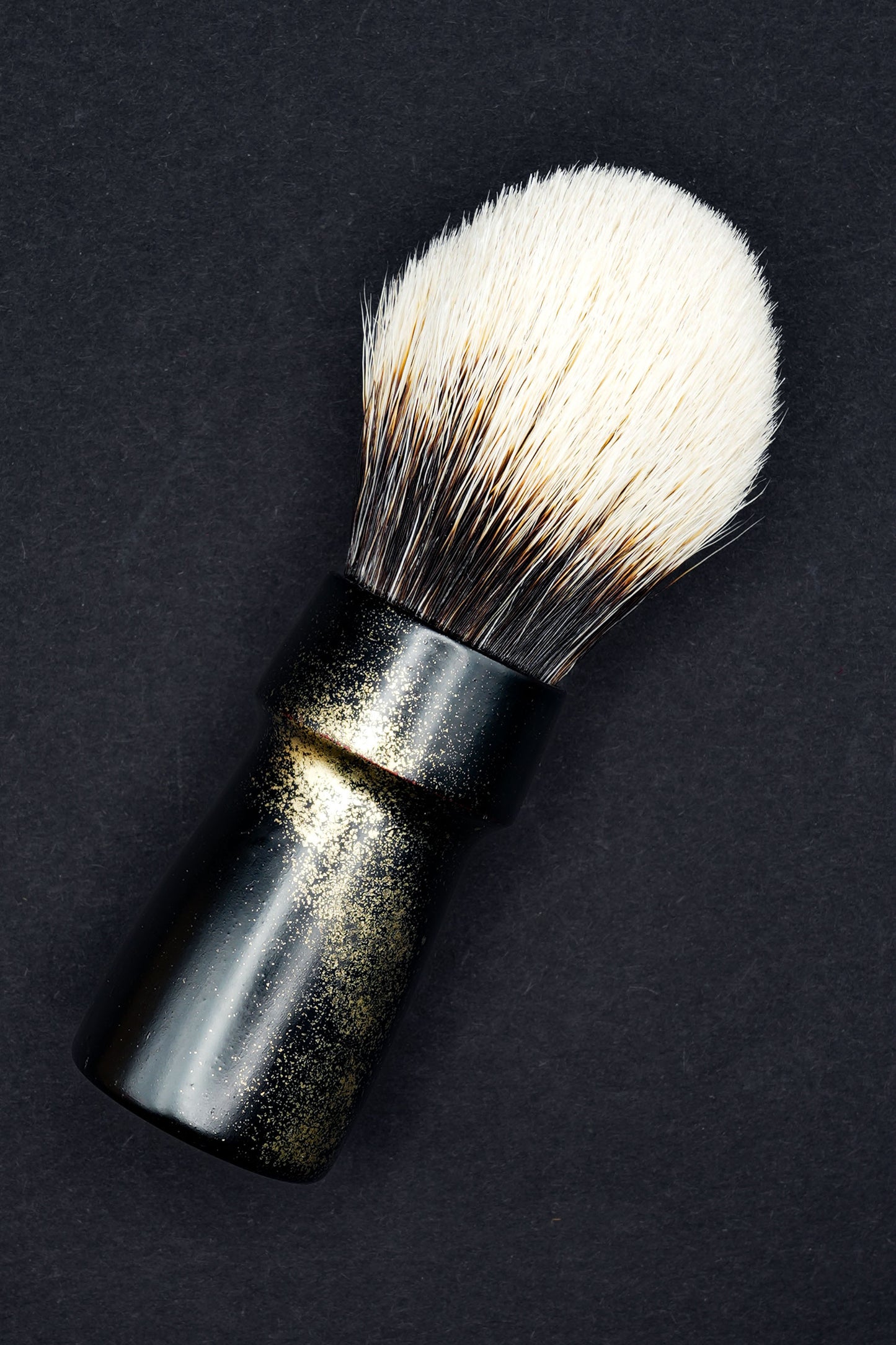 Pinceau de rasage Urushi « Amanogawa» avec manche en bois de cerisier et poils de blaireau de Mandchourie - Coffret en paulownia