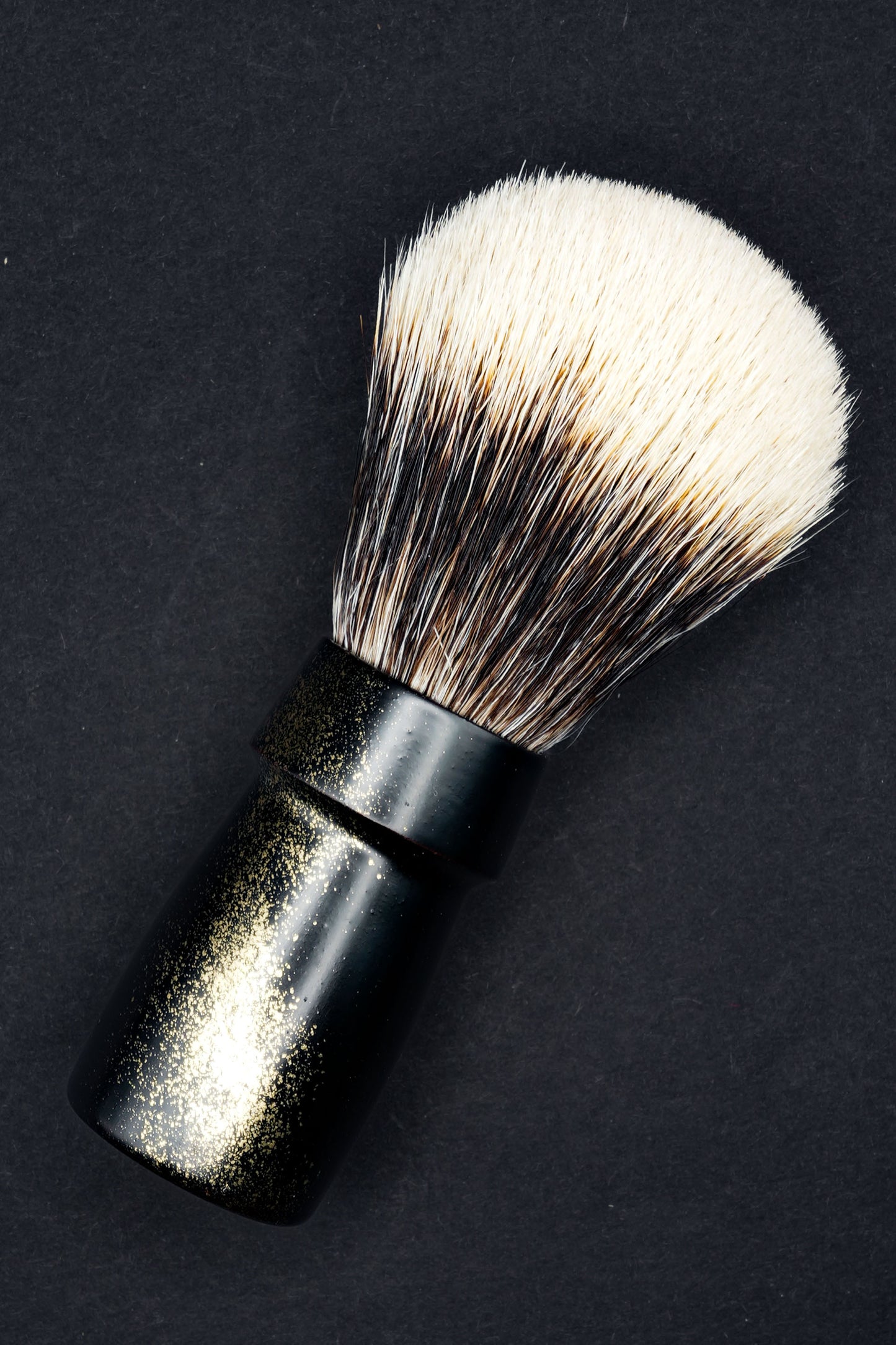 Pinceau de rasage Urushi « Amanogawa» avec manche en bois de cerisier et poils de blaireau de Mandchourie - Coffret en paulownia