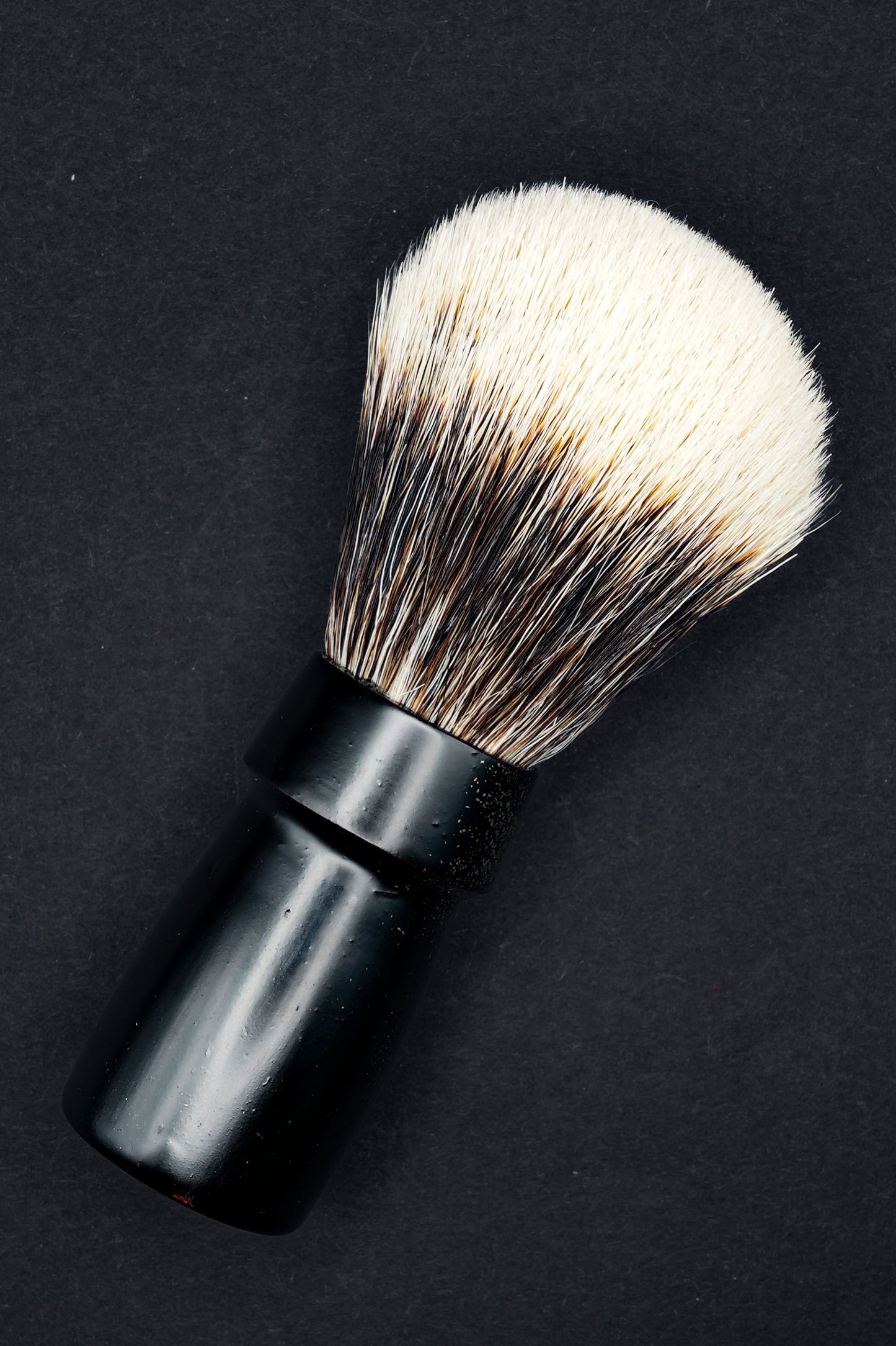 Pinceau de rasage Urushi « Amanogawa» avec manche en bois de cerisier et poils de blaireau de Mandchourie - Coffret en paulownia