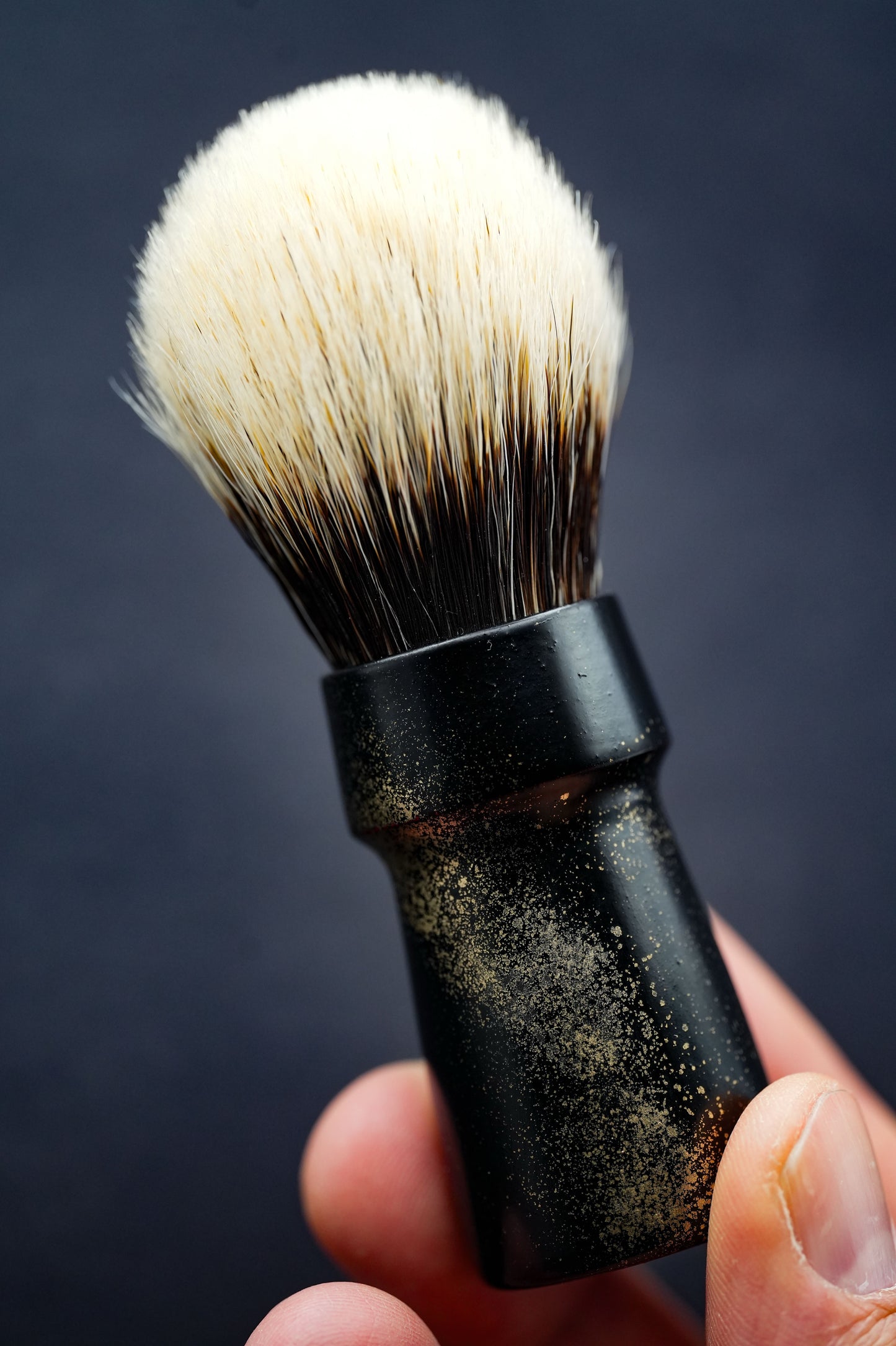 Pinceau de rasage Urushi « Amanogawa» avec manche en bois de cerisier et poils de blaireau de Mandchourie - Coffret en paulownia