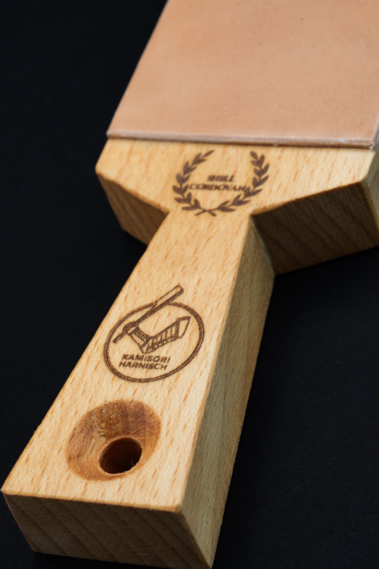 Laughing Tengu・ Shell Cordovan Leather Strop