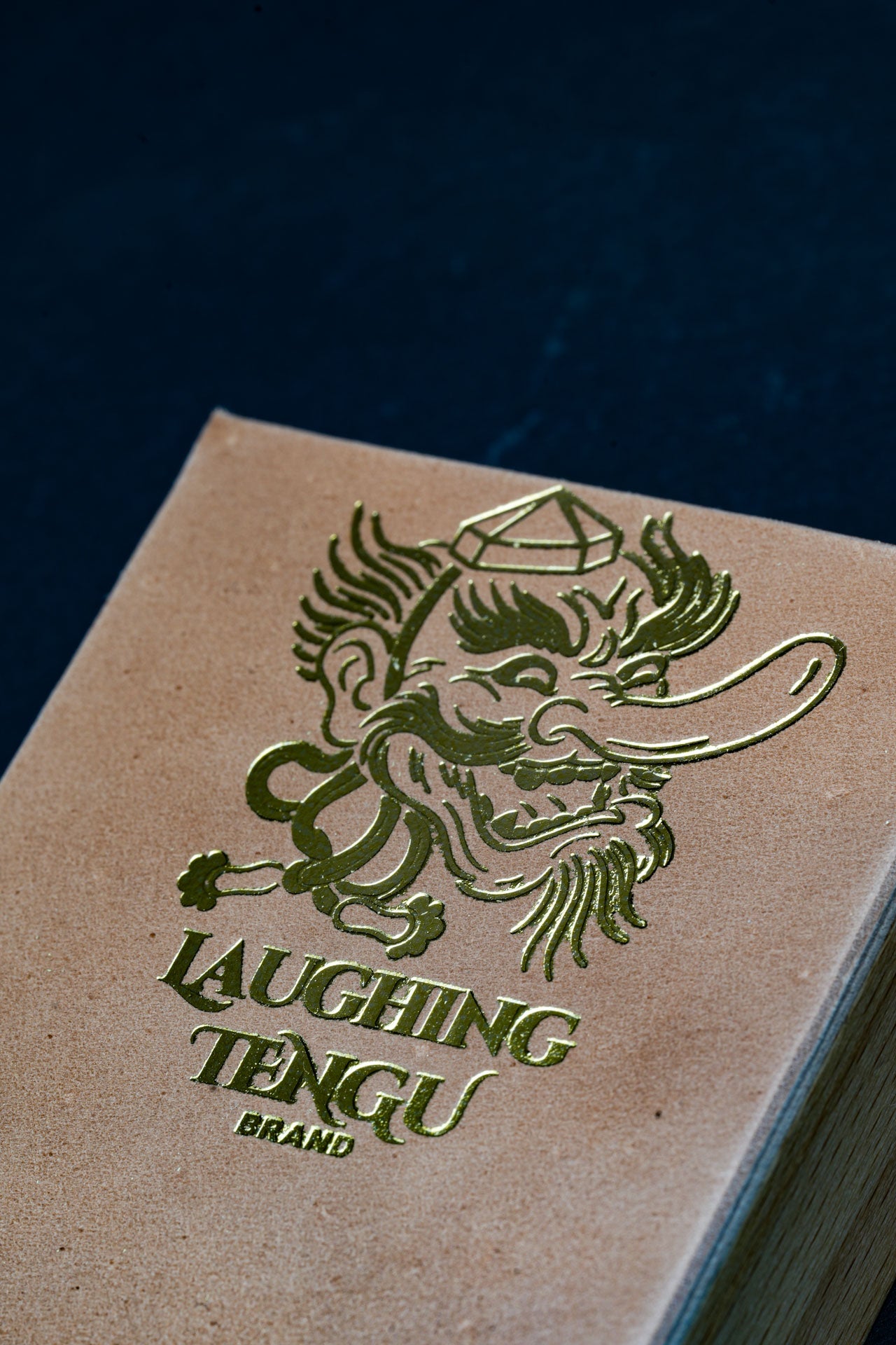 Laughing Tengu・ Shell Cordovan Leather Strop