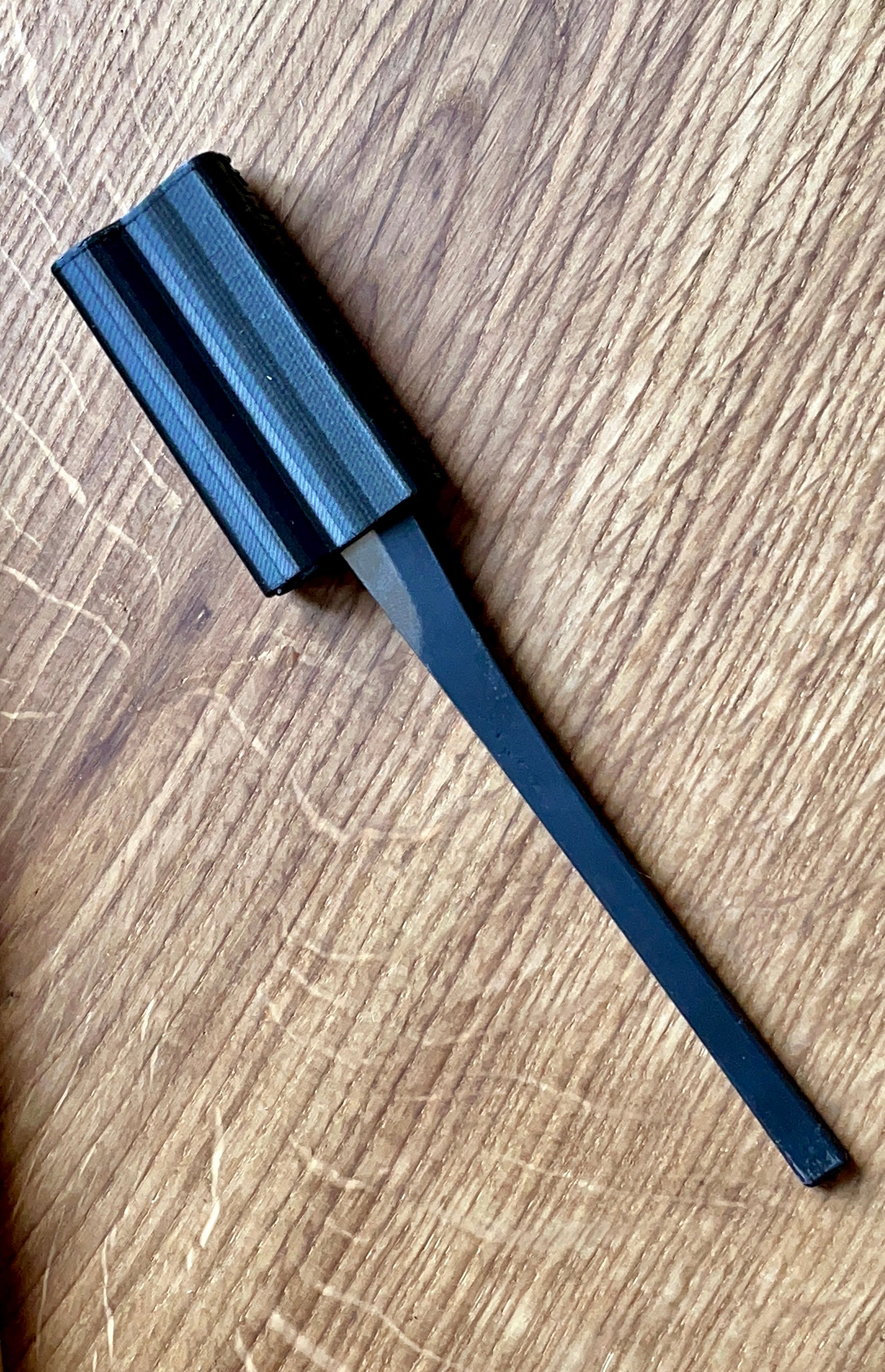 Black PLA - Kamisori fully inserted.