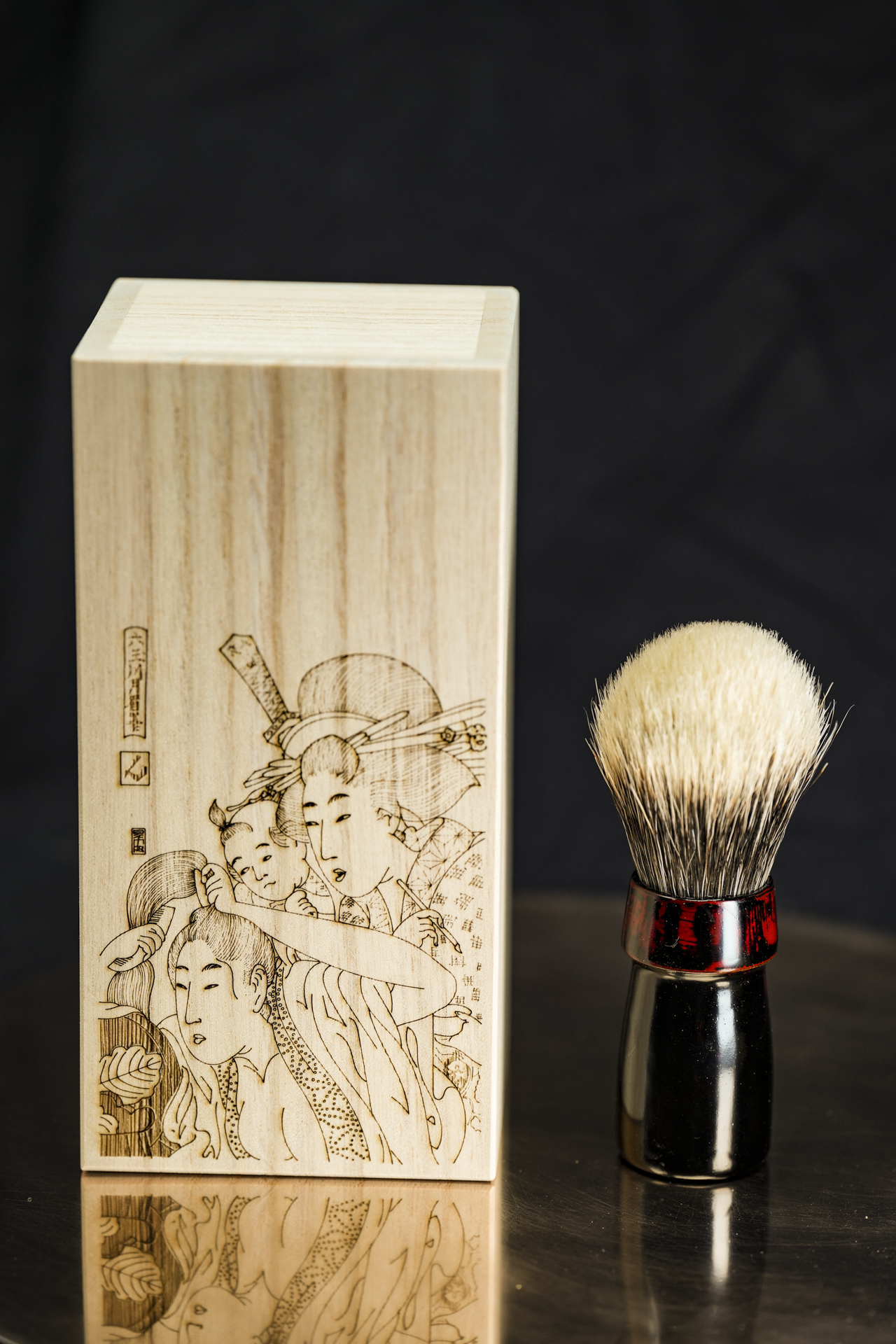 Blaireau de rasage Urushi « Blood Collar » avec manche en bois de cerisier et poils de blaireau mandchou – Boîte en paulownia